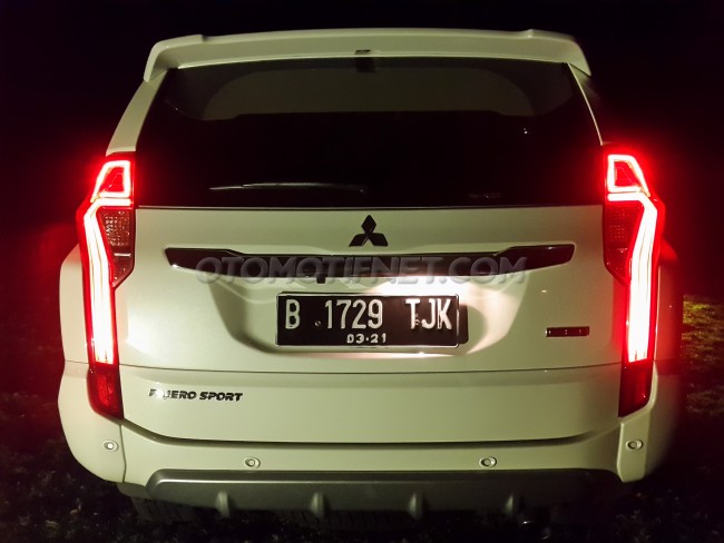 desain-lampu-belakang-Mitsubishi-pajero-sport-seperti-orang-menangis