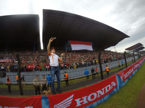 Pebalap MotoGP Marc Marquez menyapa penggemar dan konsumen Honda dalam Meet & Greet di sirkuit Sentul, Jawa Barat Februari lalu.
