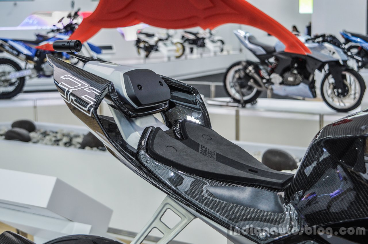 TVS-Akula-310-racing-seats