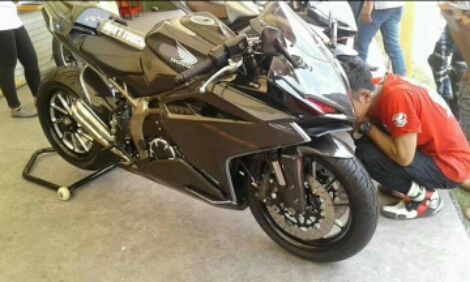 Pengunjung Burtor 2016 Kepoin Honda CBR250RR