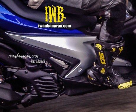 Yamaha-NVX155-Racing-blue