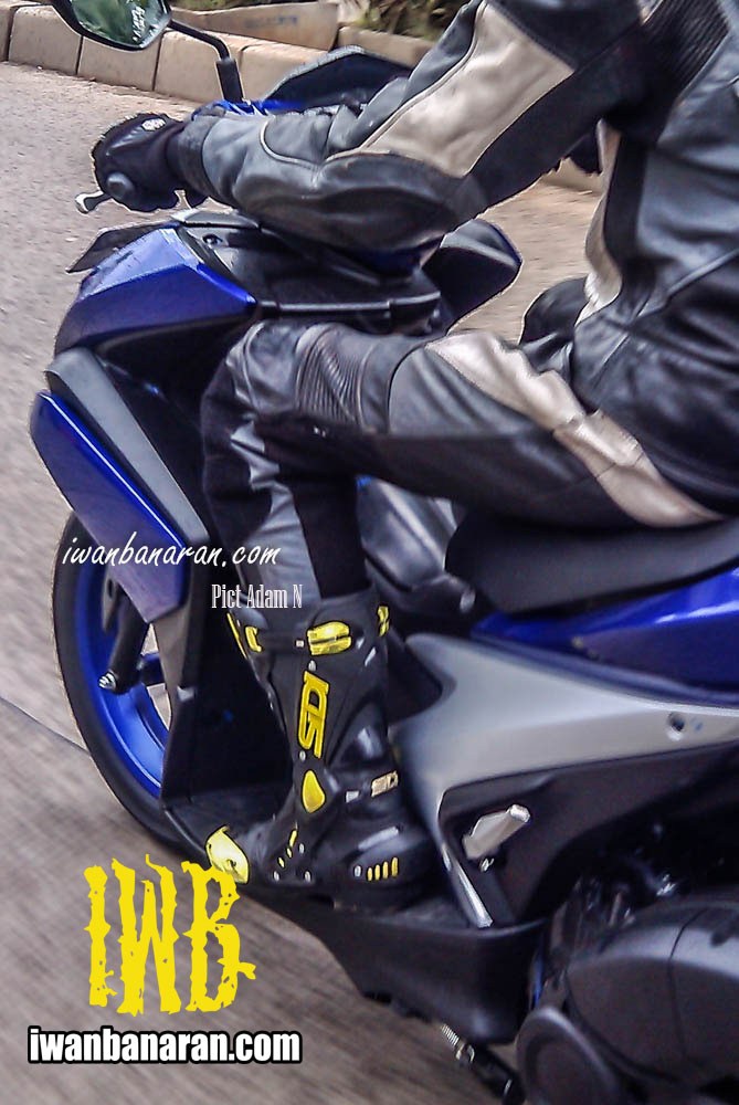 Yamaha-NVX155-Racing-blue