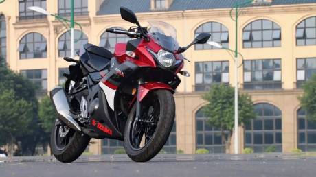 suzuki-gsx-250r-merah-strip-hitam-bmspeed7-com_3