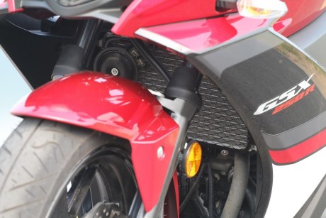 suzuki-gsx-250r-merah-strip-hitam-bmspeed7-com_4