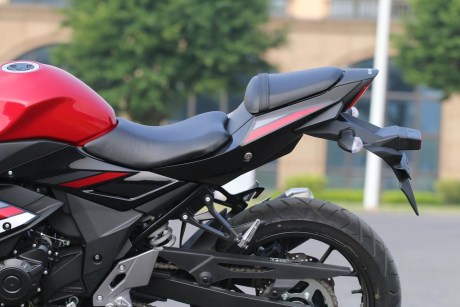 suzuki-gsx-250r-merah-strip-hitam-bmspeed7-com_5