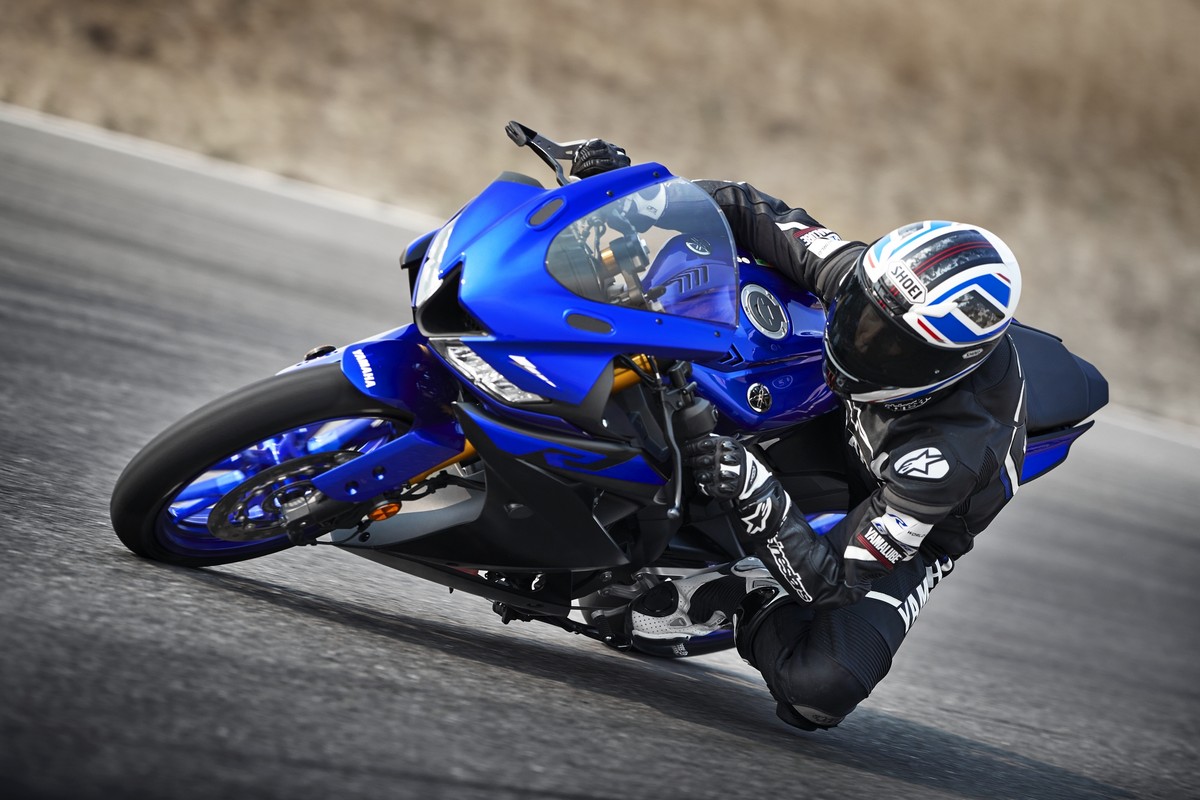 Cornering Yamaha R125 2018