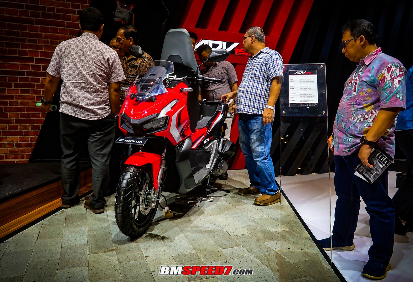 Honda ADV 150 Advanced Red