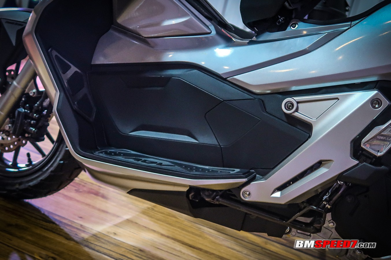 Pijakan Kaki Honda ADV 150