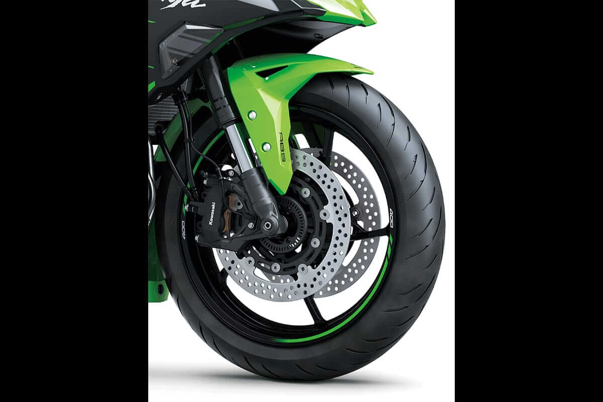 Suspensi dan rem depan ZX4RR